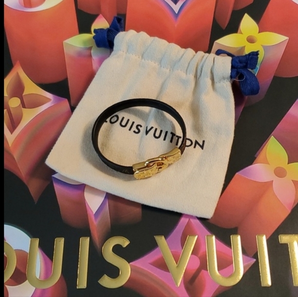 Louis Vuitton Monogram Fasten Your LV Bracelet includes Original Box & Dust Bag - Picture 2 of 10